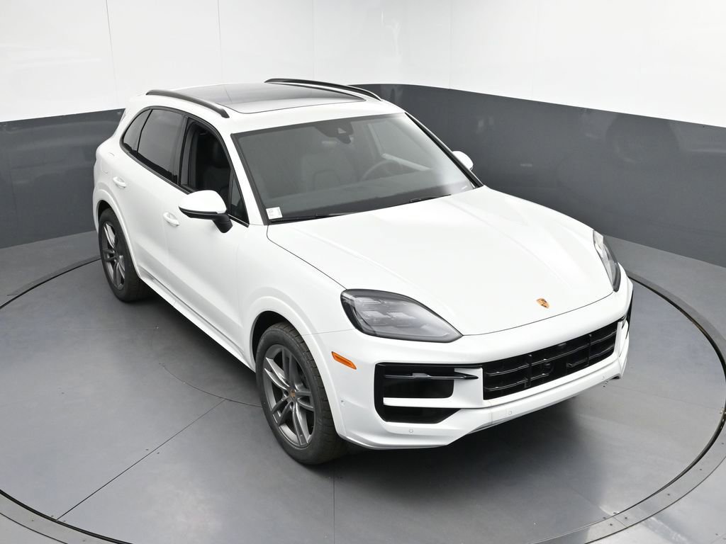 Certified 2025 Porsche Cayenne AWD/4WD image 32