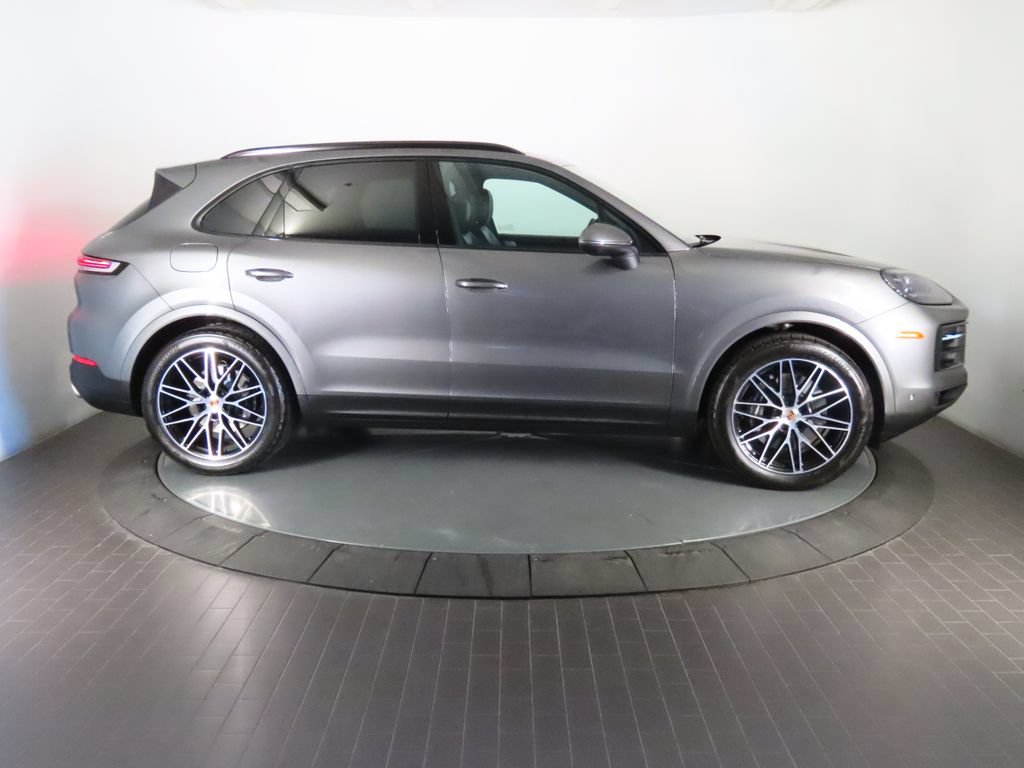 Certified 2025 Porsche Cayenne AWD/4WD image 8