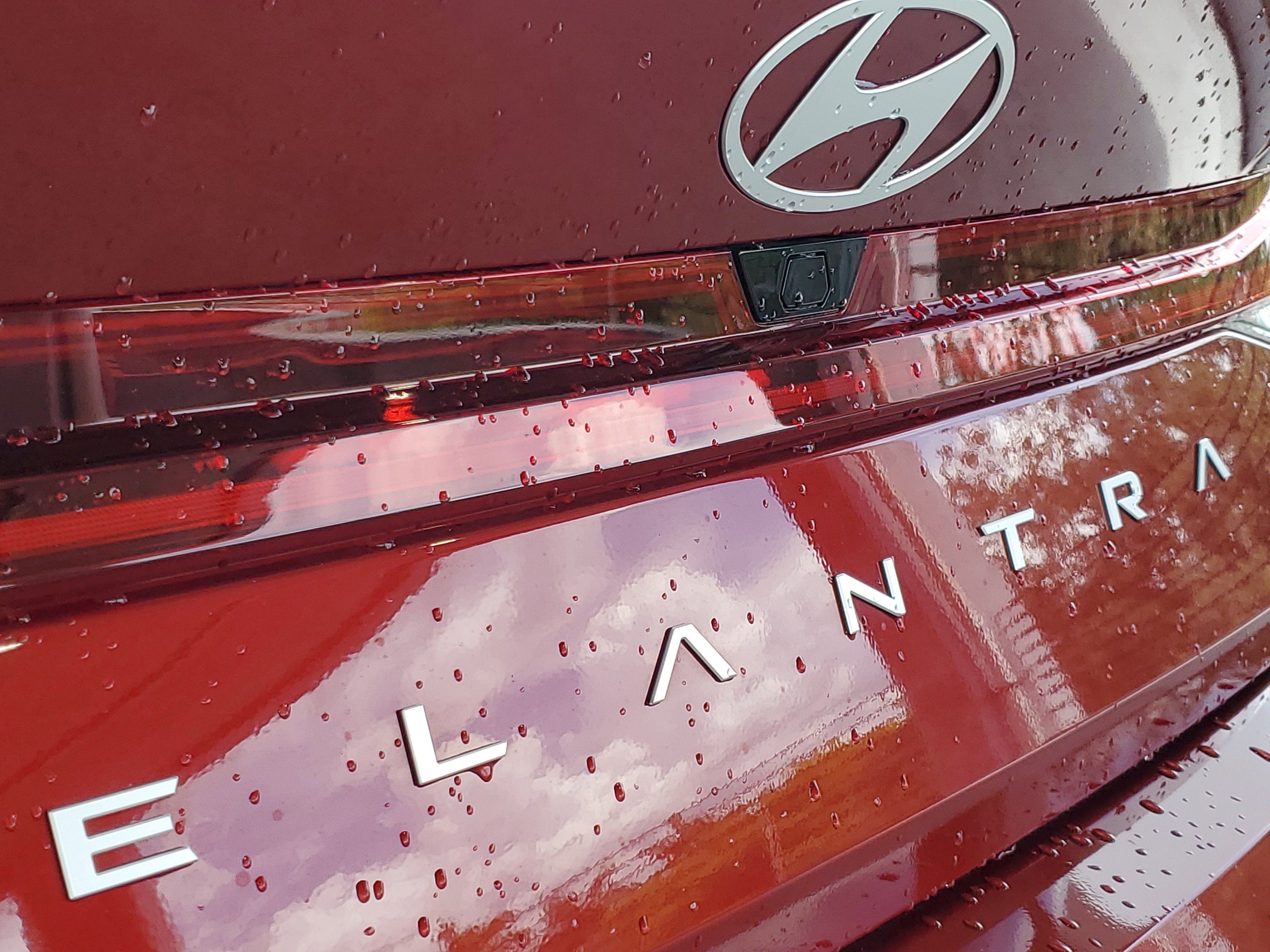 Used 2025 Hyundai Elantra Limited FWD image 5