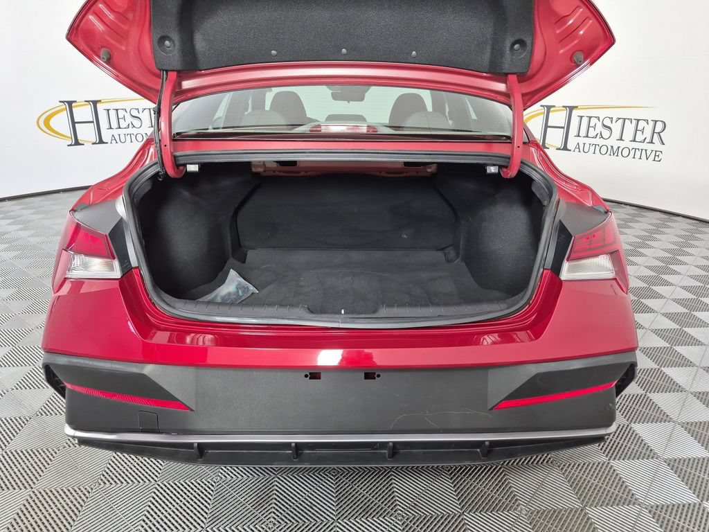 Used 2025 Hyundai Elantra SEL FWD image 34