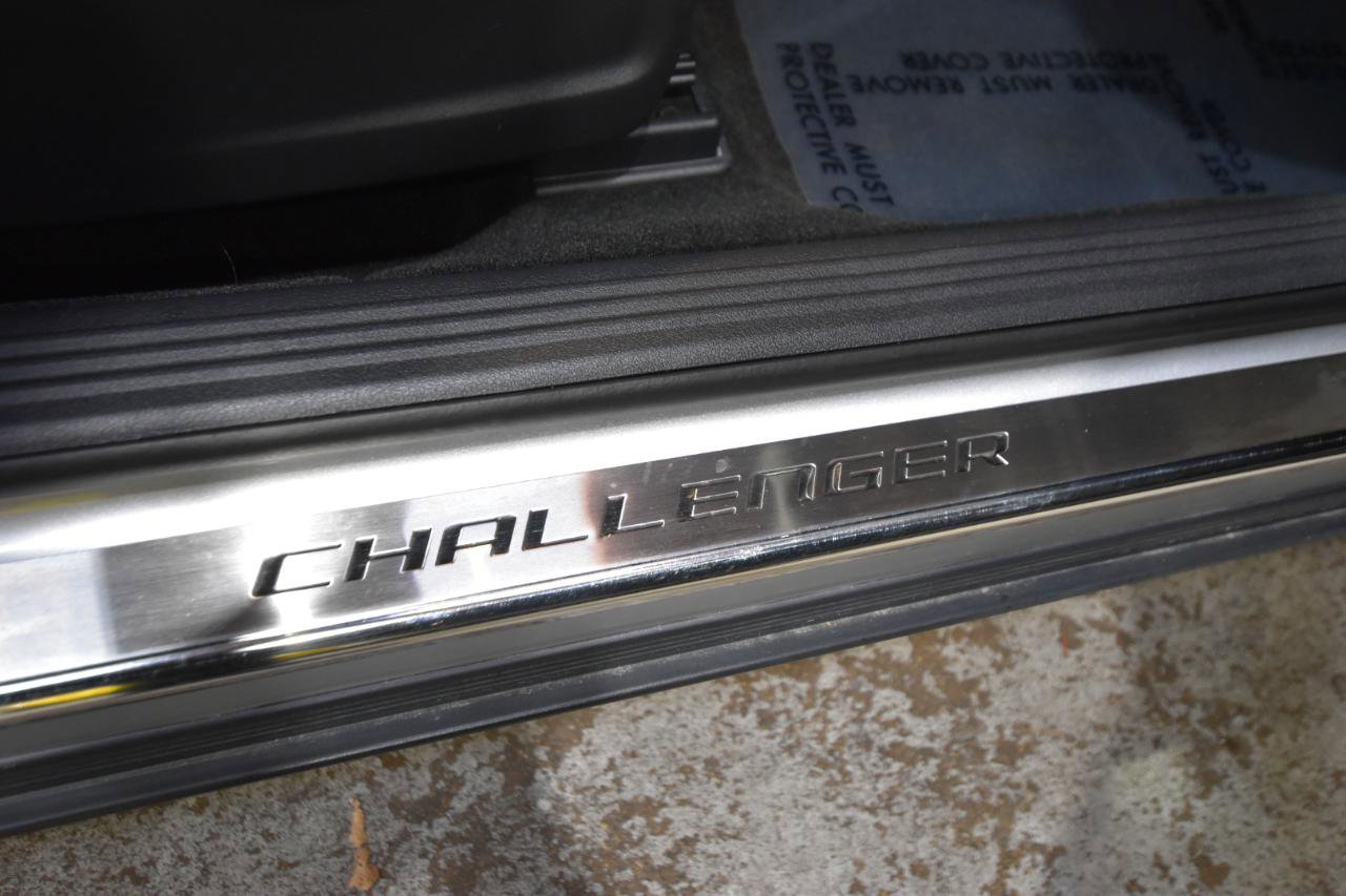 Used 2012 Dodge Challenger SRT8 image 39