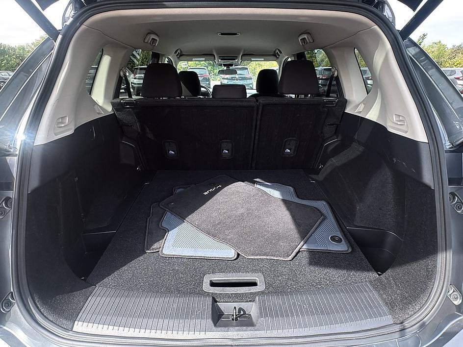 Certified 2025 Nissan Rogue SV AWD/4WD image 37