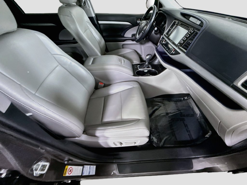 Certified 2019 Toyota Highlander XLE AWD/4WD image 33