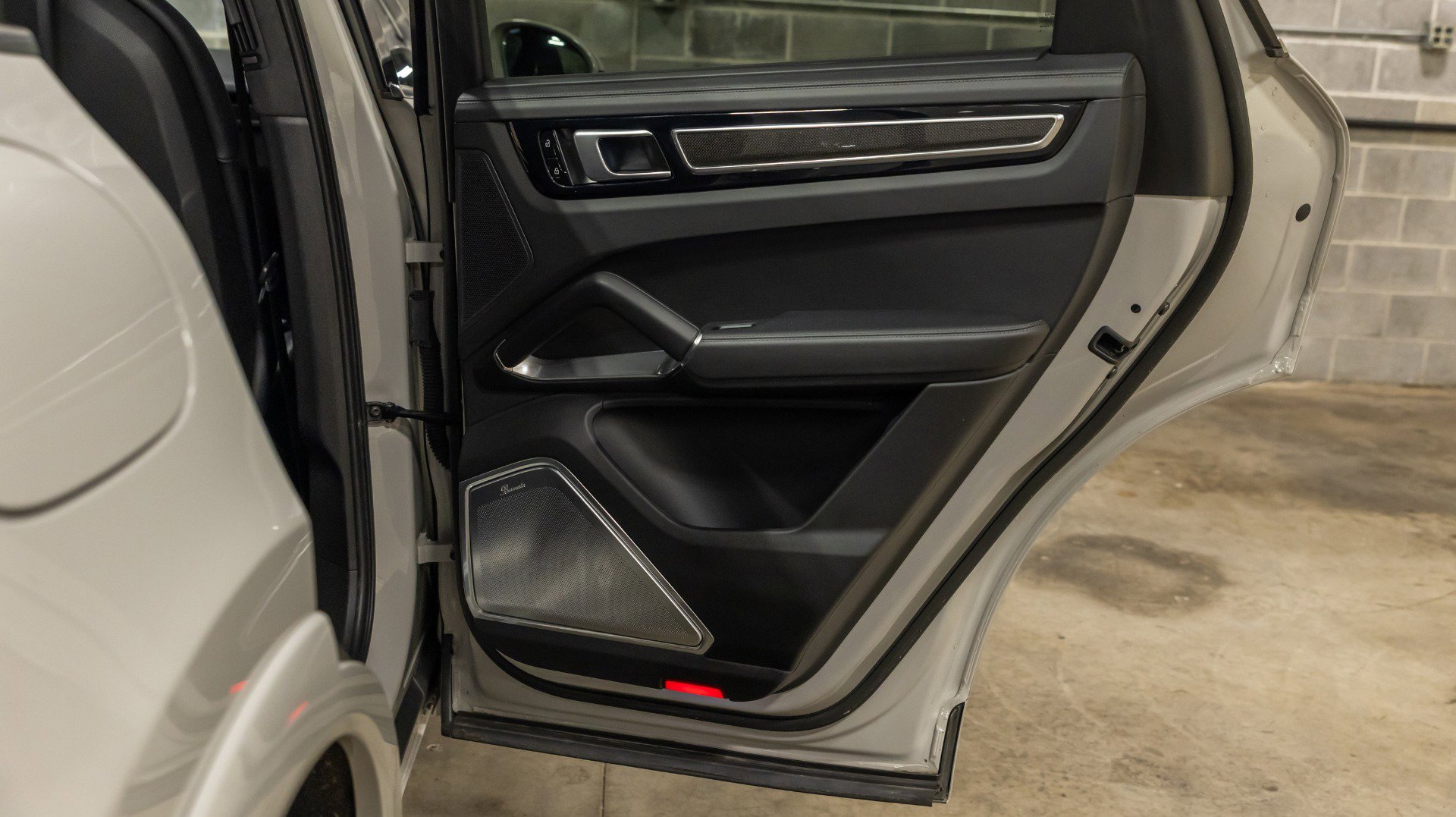 Used 2021 Porsche Cayenne Turbo S image 57