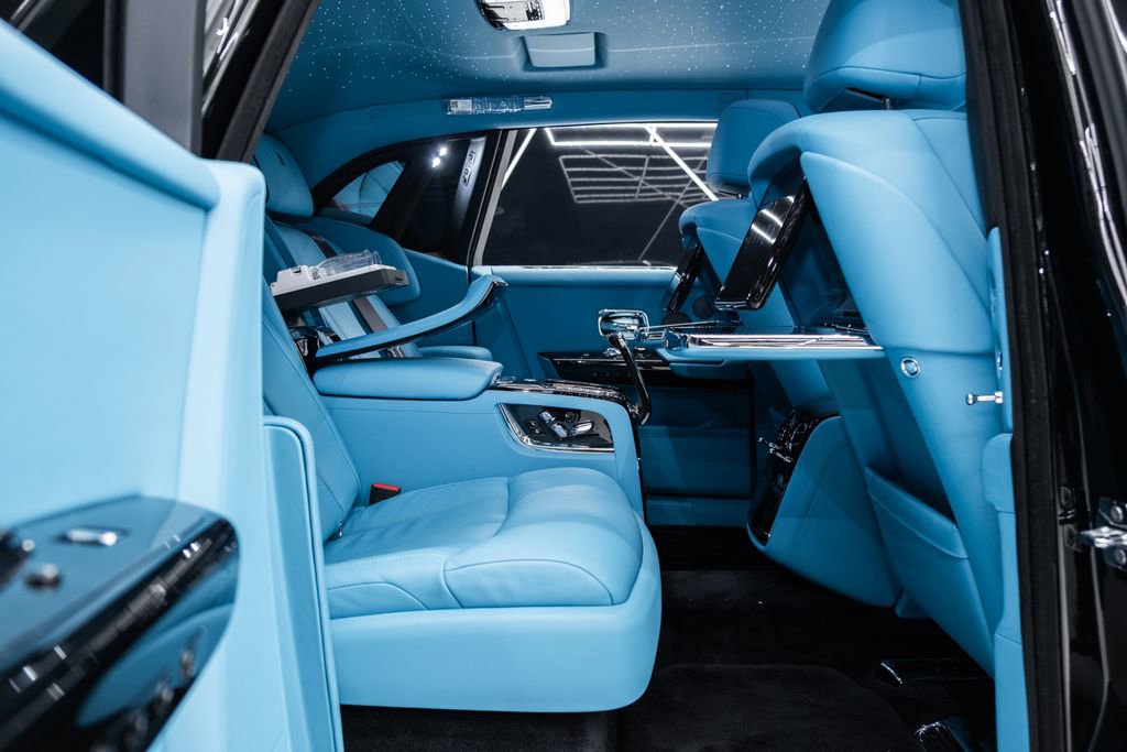 Used 2025 Rolls-Royce Phantom Sedan image 32