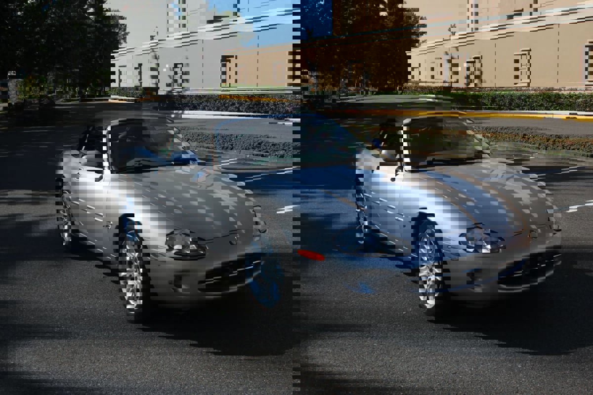Used 2000 Jaguar XK8 image 4