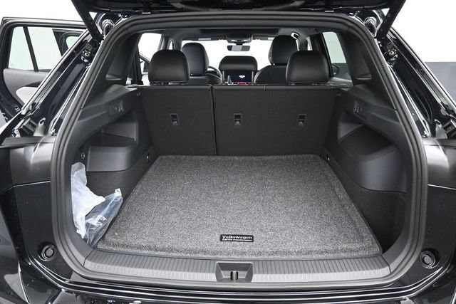New 2026 Volkswagen Tiguan SE R-Line AWD/4WD image 12
