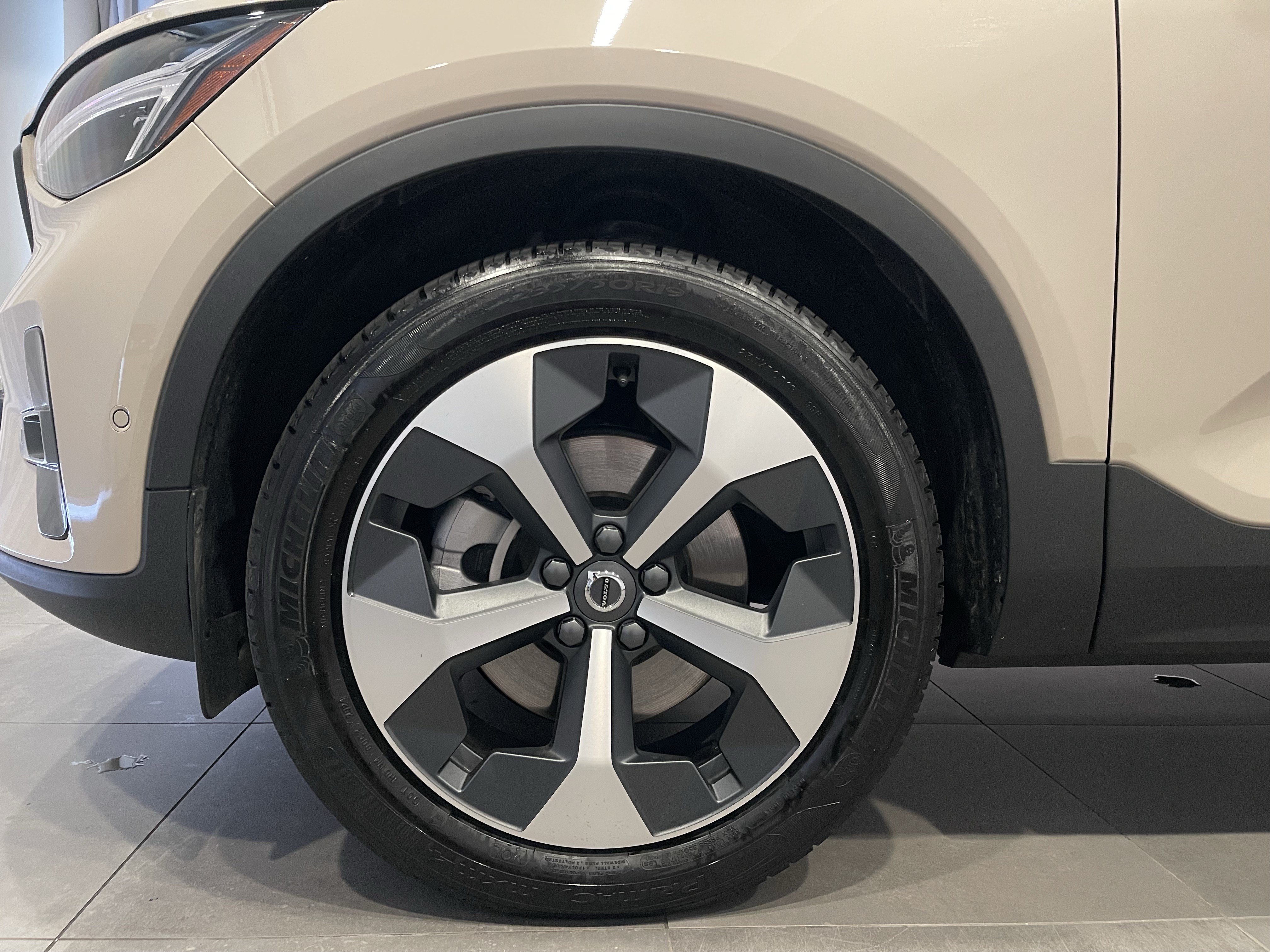 Used 2025 Volvo XC40 B5 Plus w/ Climate Package AWD/4WD image 7