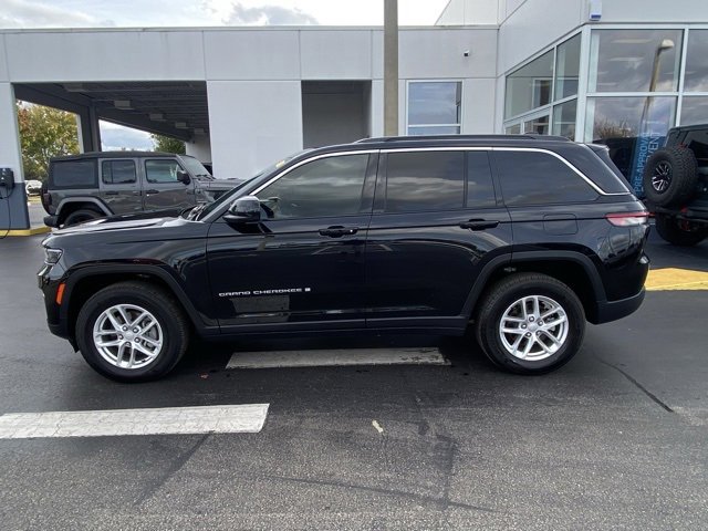 Used 2025 Jeep Grand Cherokee Laredo X w/ Luxury Tech Group I image 5