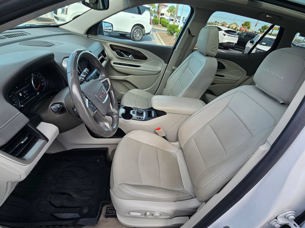 Used 2020 GMC Terrain Denali w/ Denali Premium Package FWD image 19