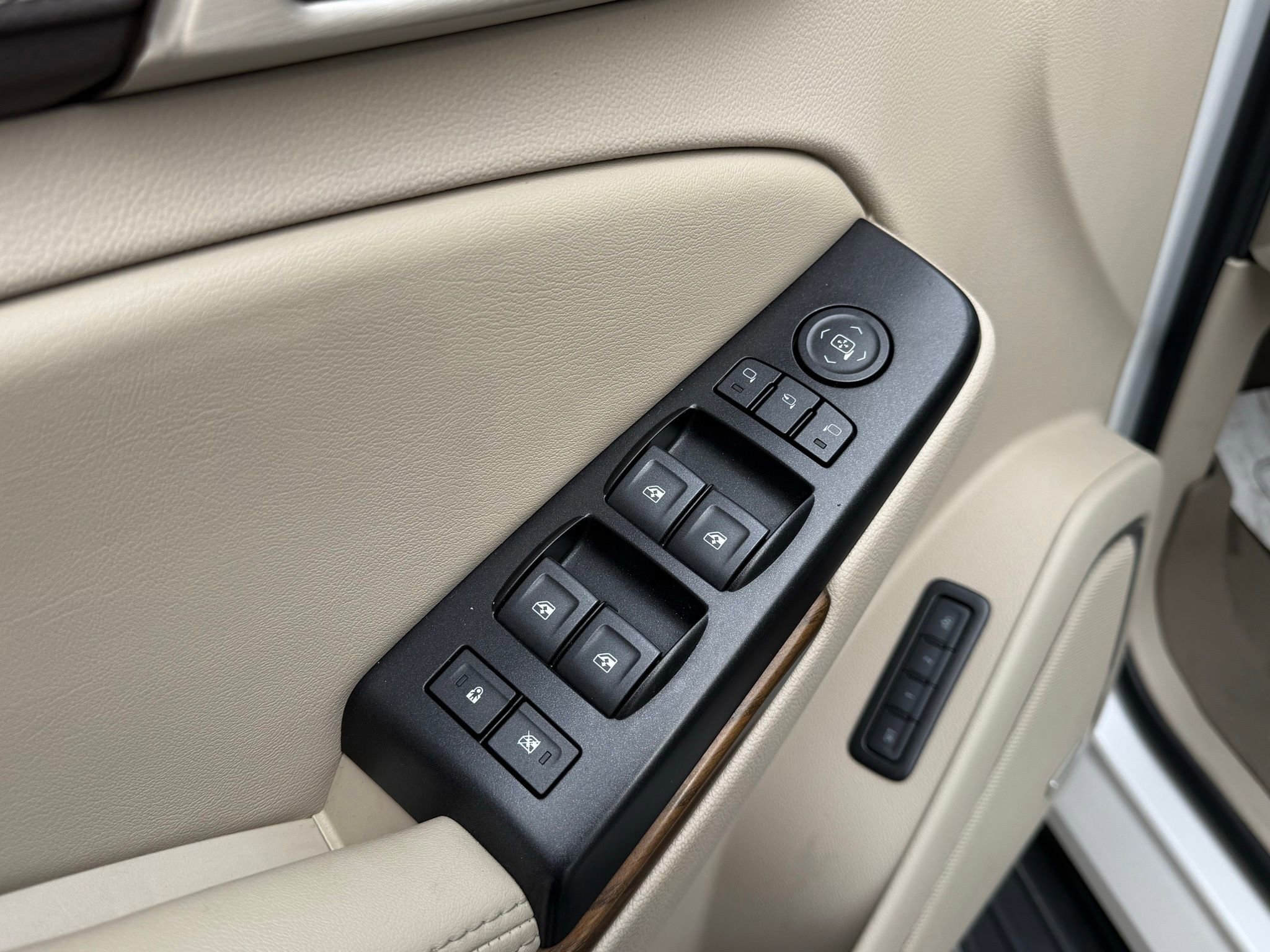 Used 2019 GMC Yukon Denali image 36