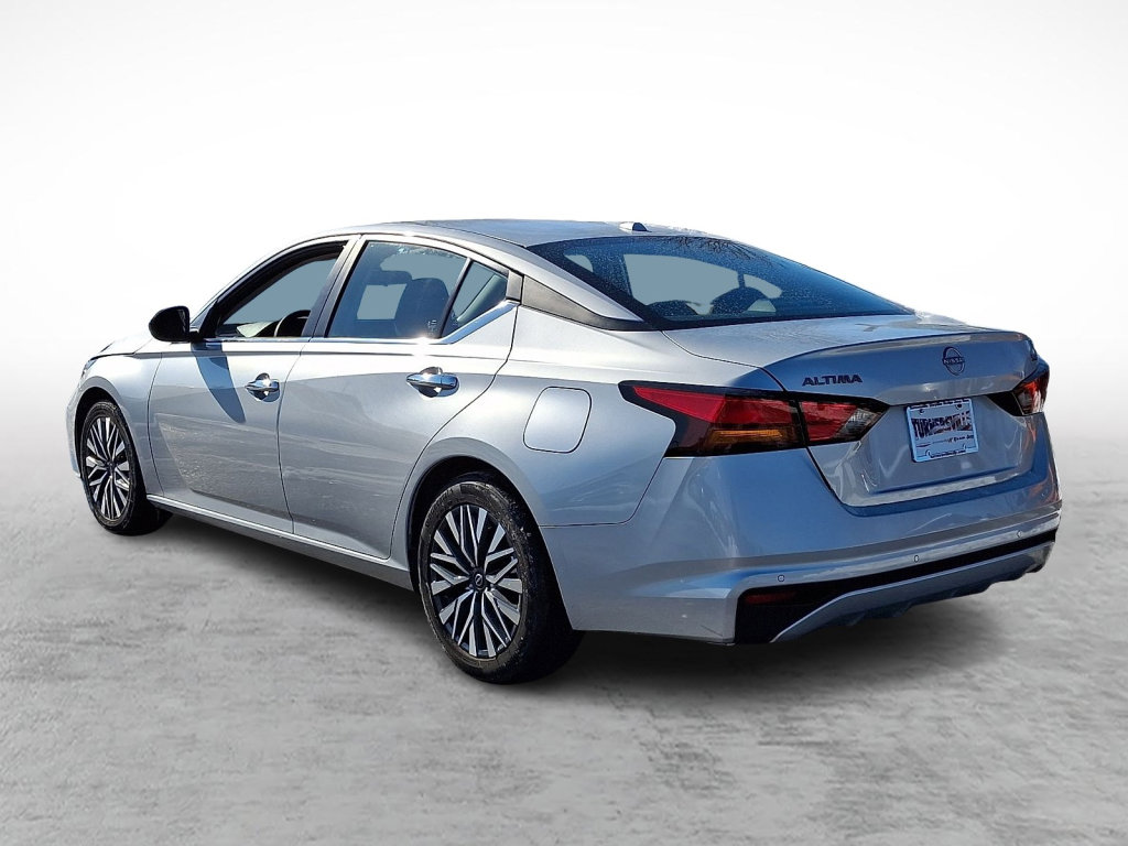 Used 2024 Nissan Altima 2.5 SV image 3