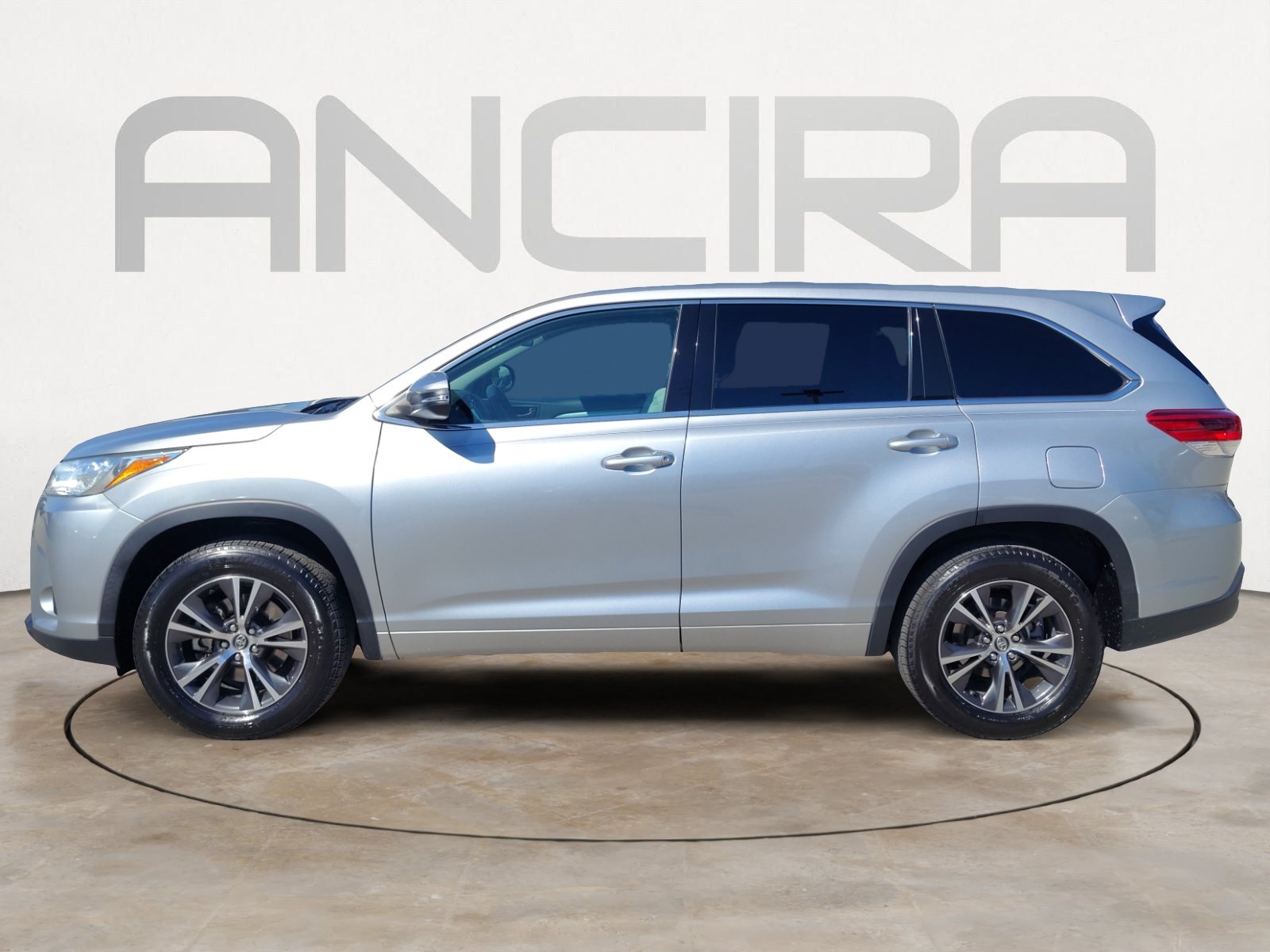 Used 2017 Toyota Highlander LE FWD image 7