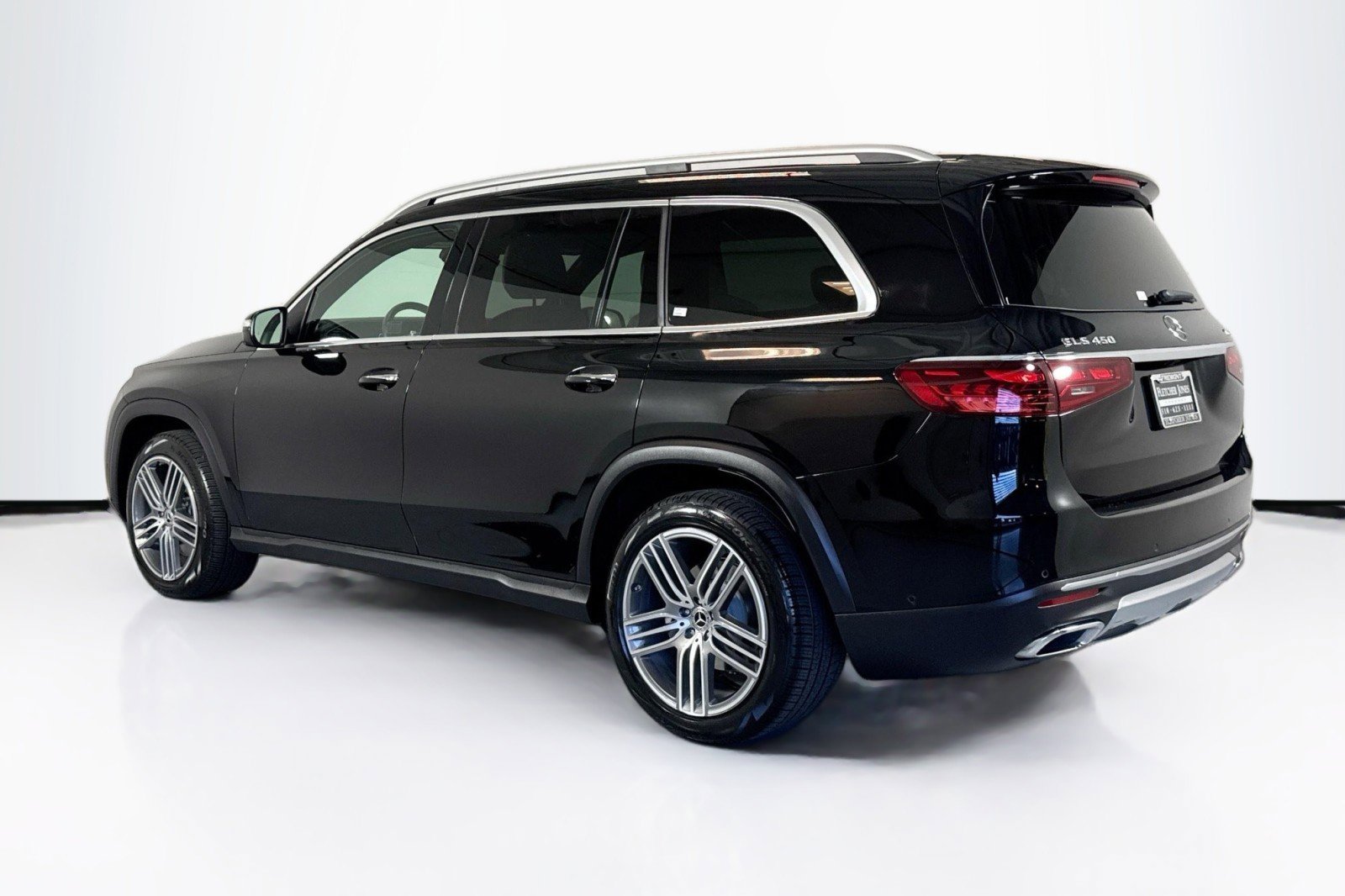 Used 2025 Mercedes-Benz GLS 450 4MATIC image 7