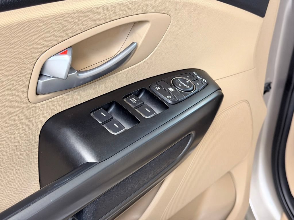Used 2017 Kia Sedona LX FWD image 10