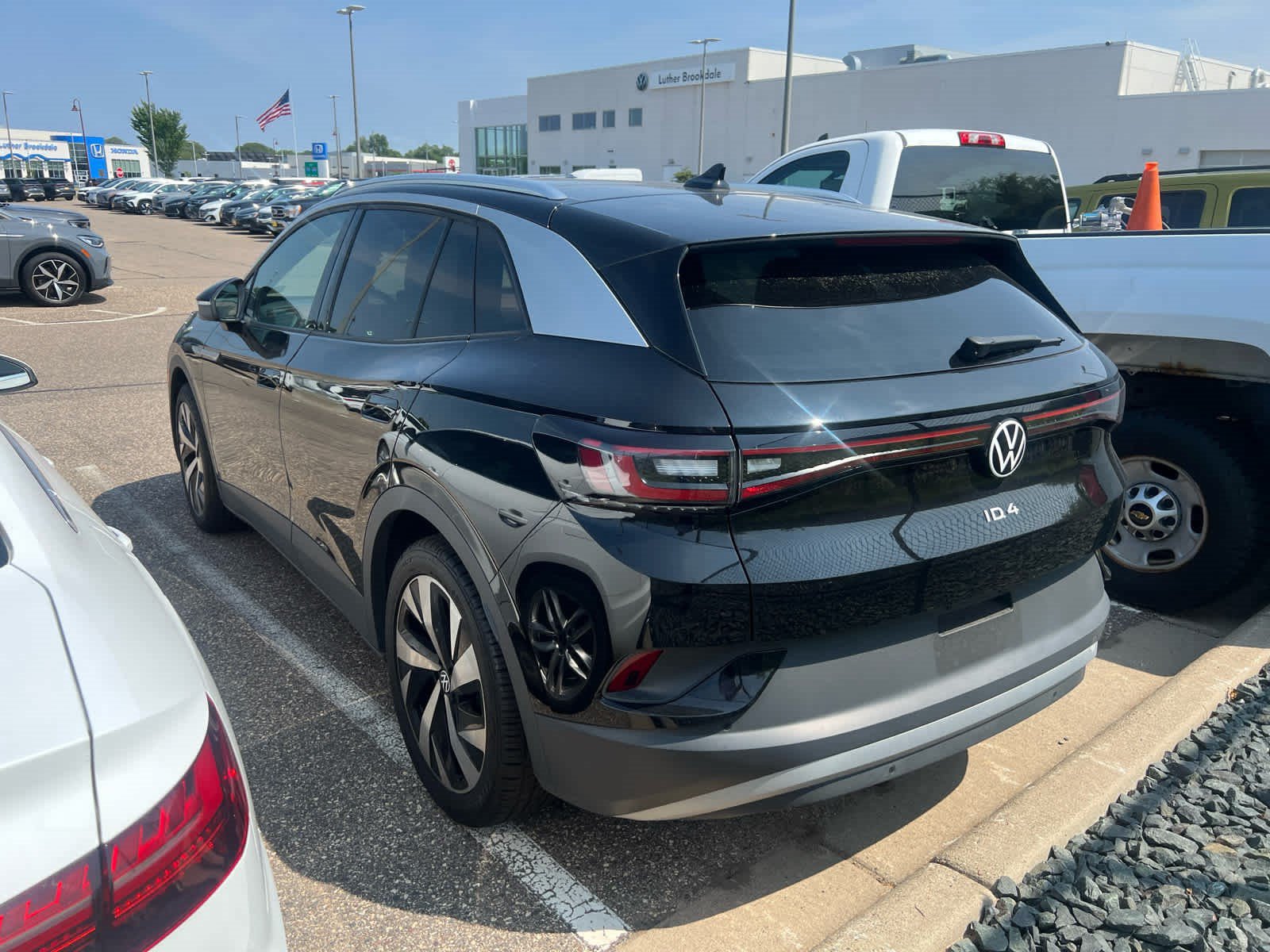 Used 2022 Volkswagen ID.4 Pro S w/ Gradient Package RWD image 4