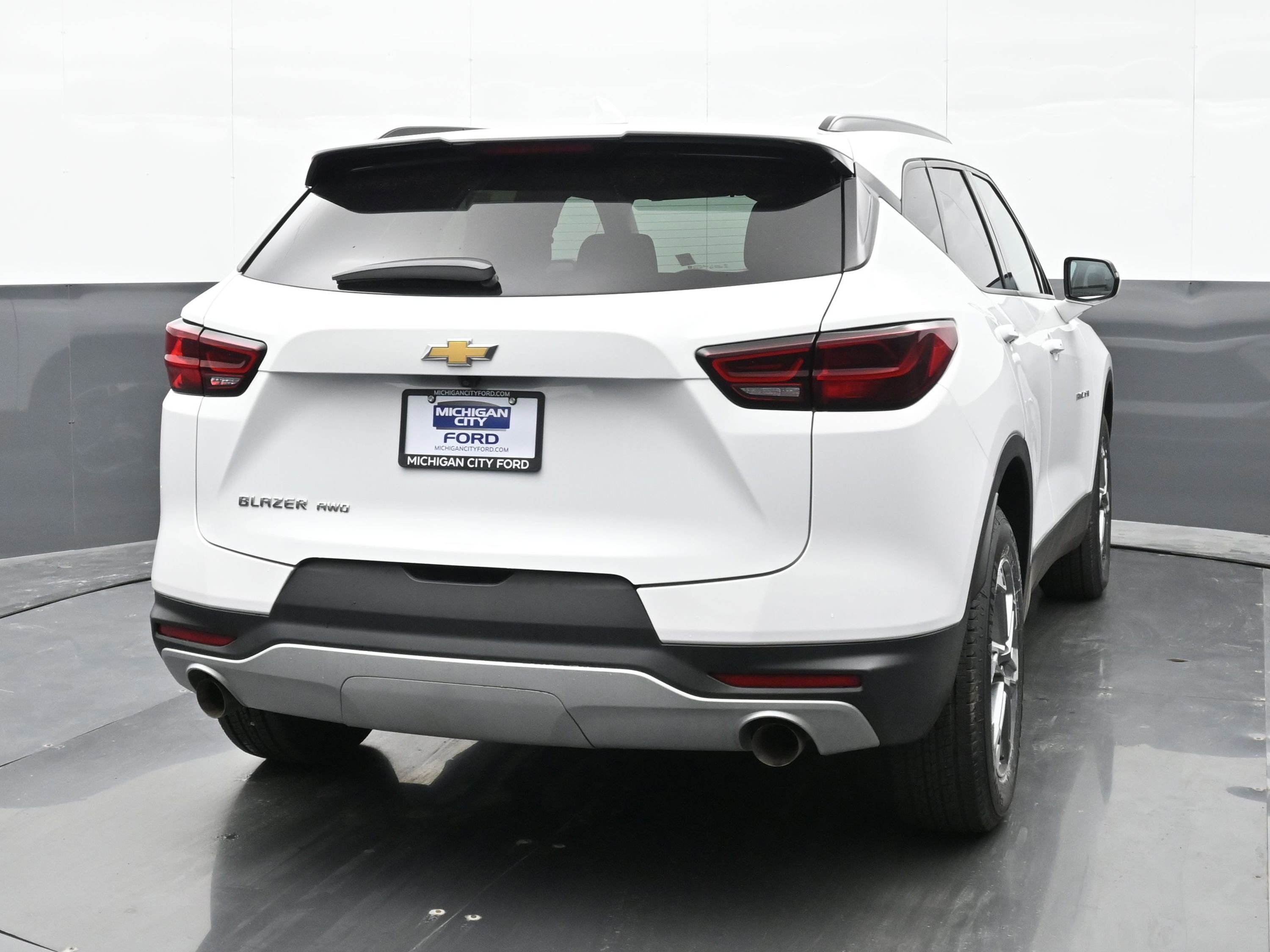 Used 2023 Chevrolet Blazer LT AWD/4WD image 3