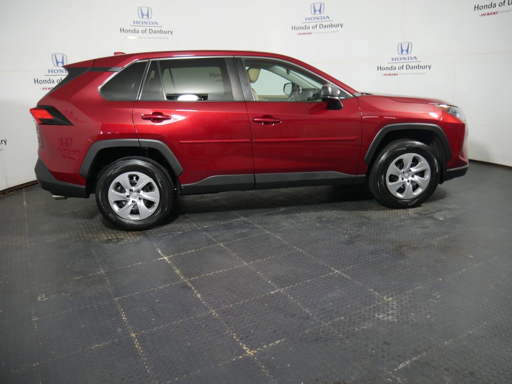 Used 2022 Toyota RAV4 LE image 4