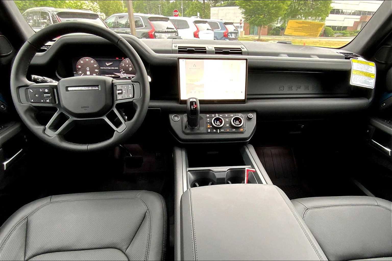 New 2025 Land Rover Defender 110 S image 5