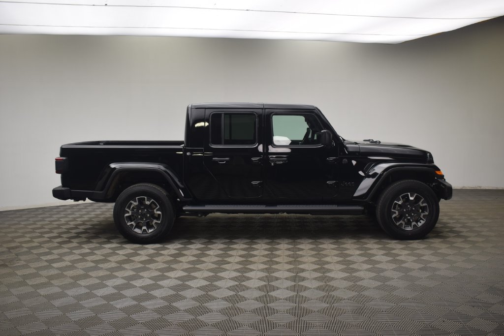 New 2026 Jeep Gladiator Sport AWD/4WD image 3