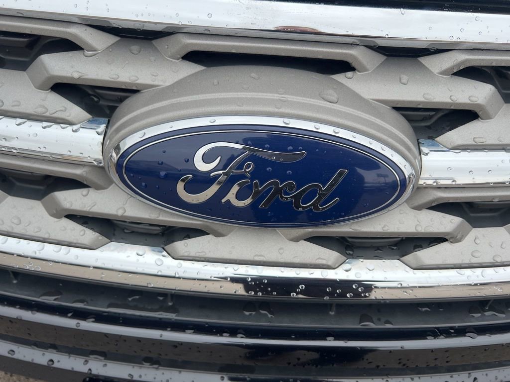Used 2018 Ford Explorer XLT image 29