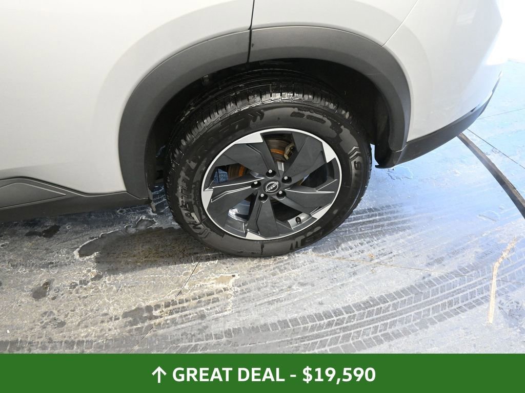 Used 2024 Nissan Rogue SV image 18