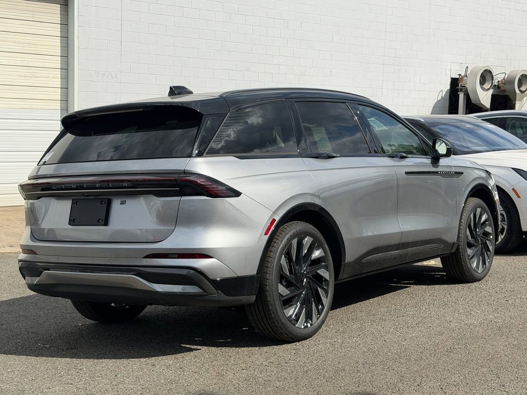 New 2026 Lincoln Nautilus Reserve w/ Jet Appearance Package AWD/4WD image 3
