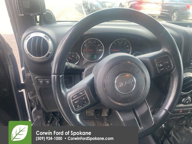 Used 2012 Jeep Wrangler Unlimited Rubicon w/ Max Tow Pkg image 10