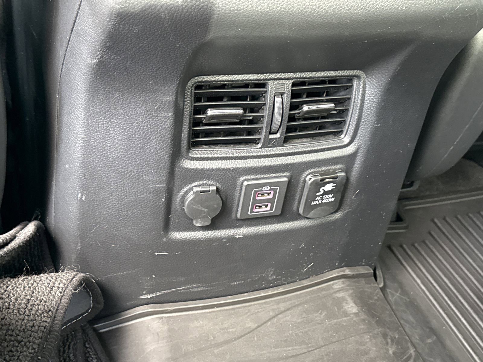 Used 2024 Nissan Titan PRO-4X AWD/4WD image 11