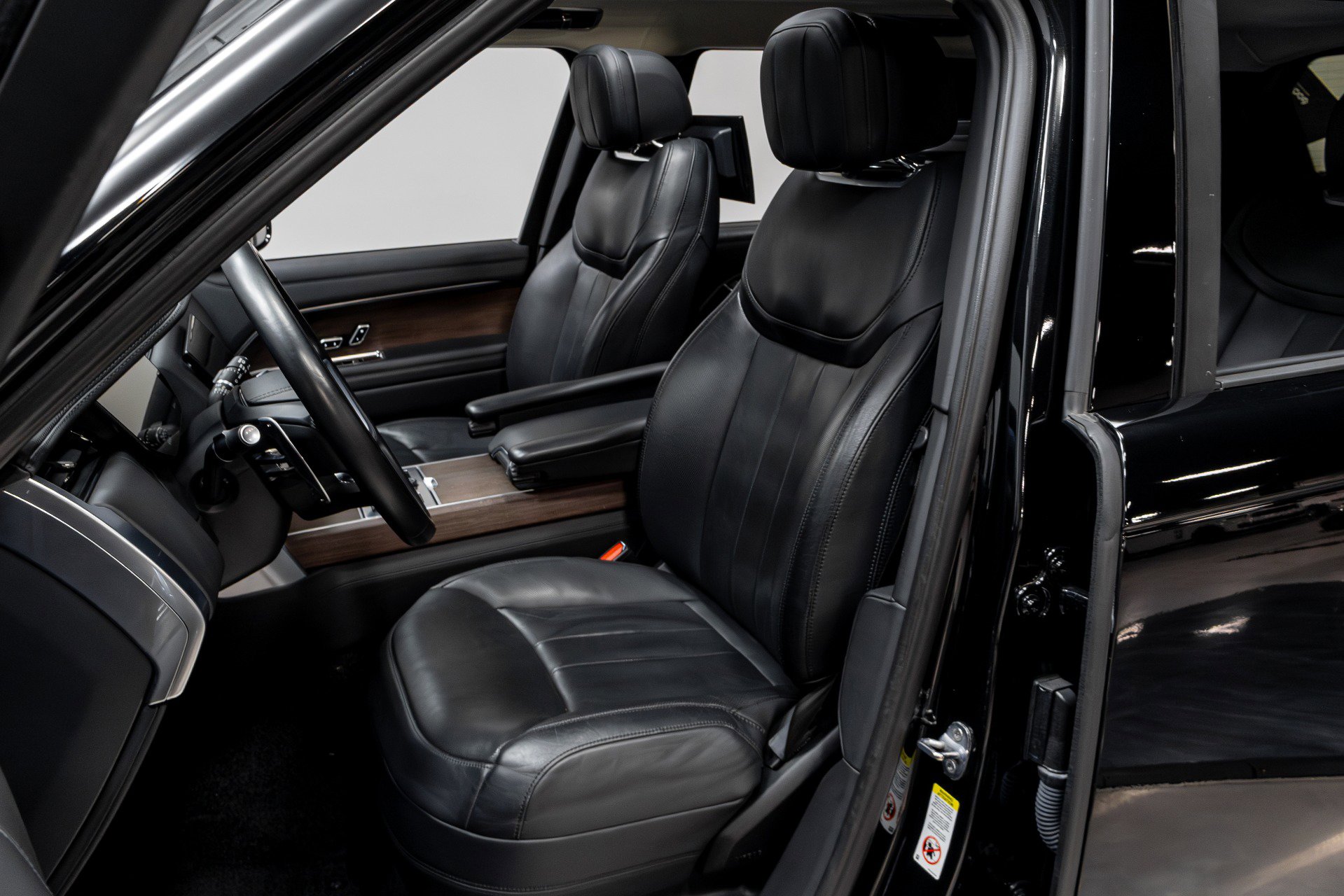 Used 2023 Land Rover Range Rover Autobiography image 6