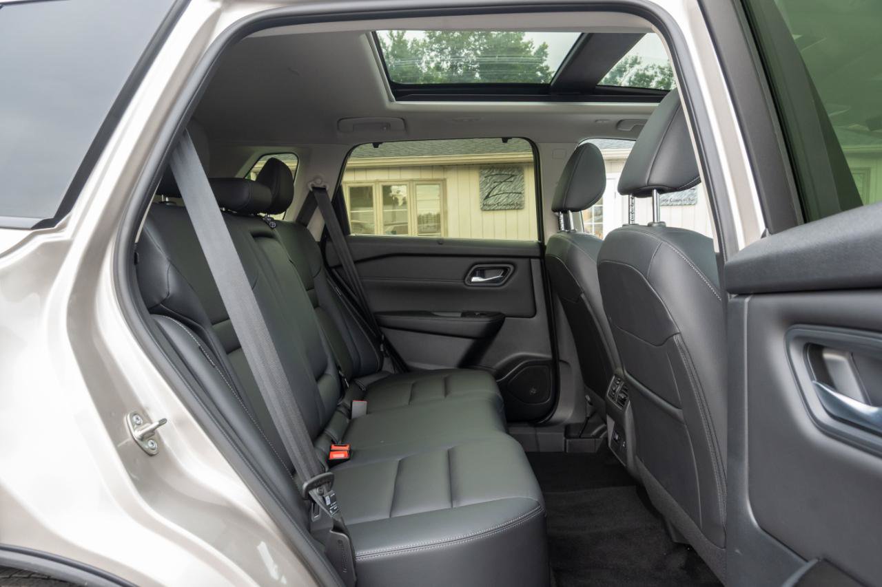 Used 2025 Nissan Rogue SL w/ SL Premium Package AWD/4WD image 36