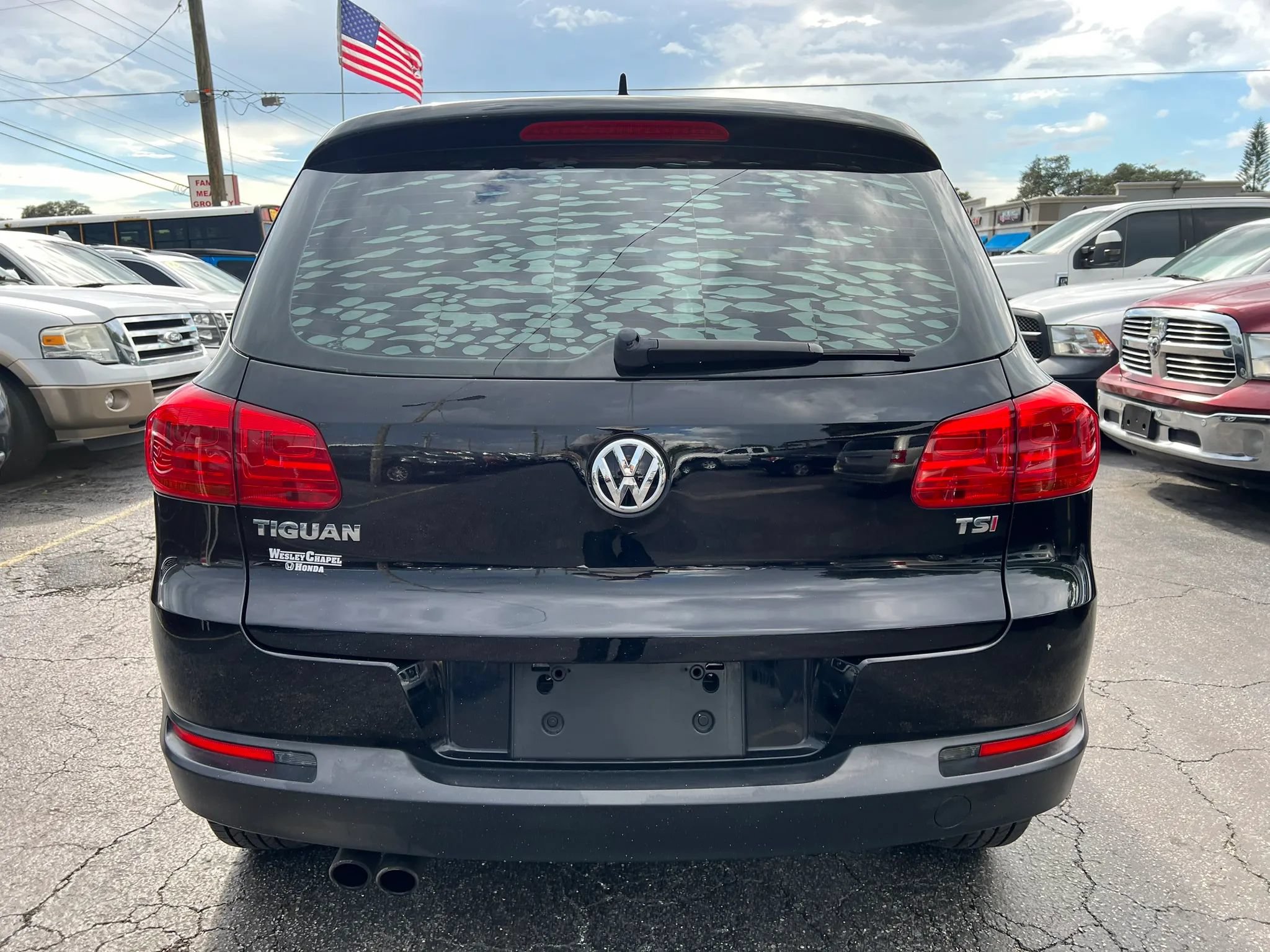 Used 2017 Volkswagen Tiguan S FWD image 6