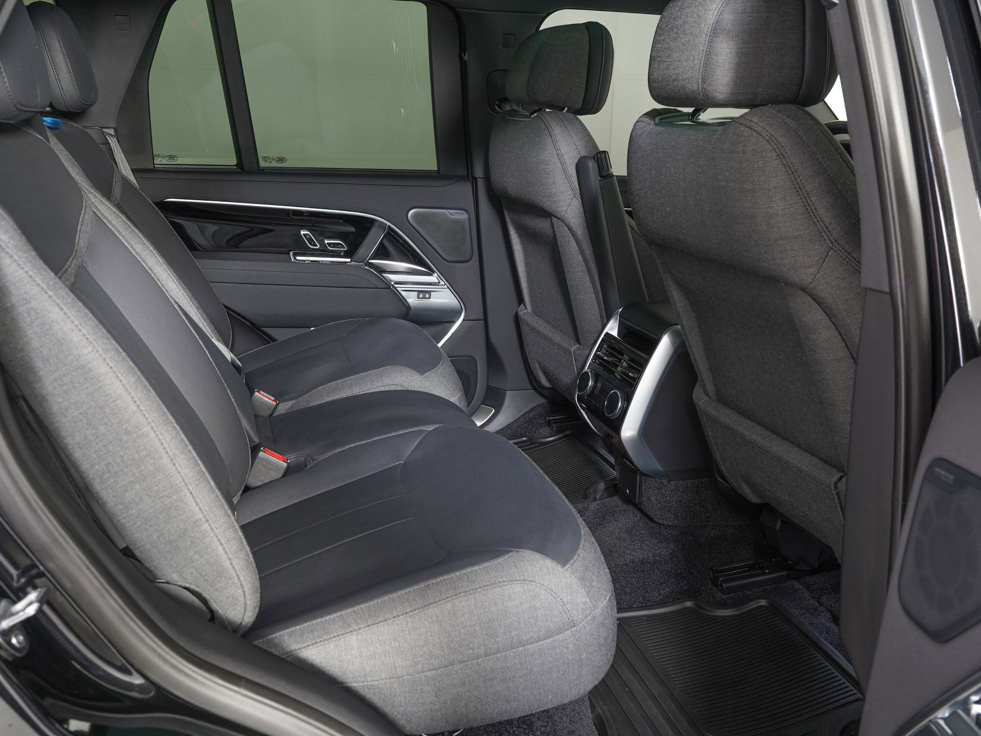 Used 2025 Land Rover Range Rover SE AWD/4WD image 10