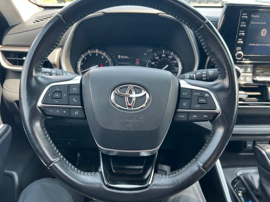 Used 2020 Toyota Highlander XLE AWD/4WD image 23
