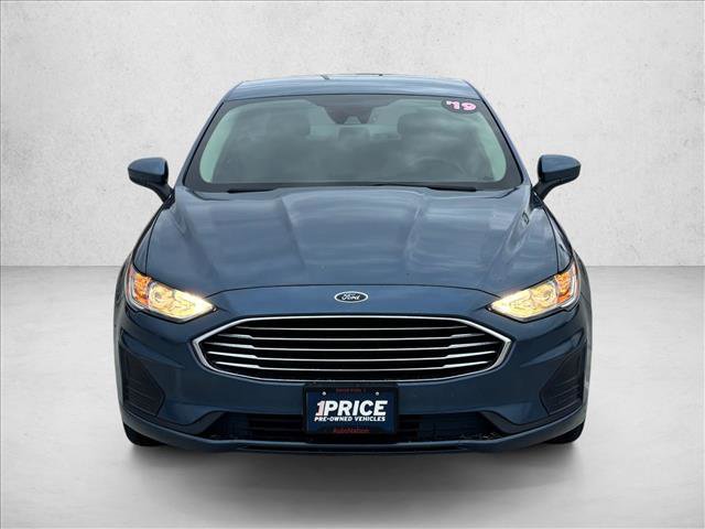 Used 2019 Ford Fusion SE image 2
