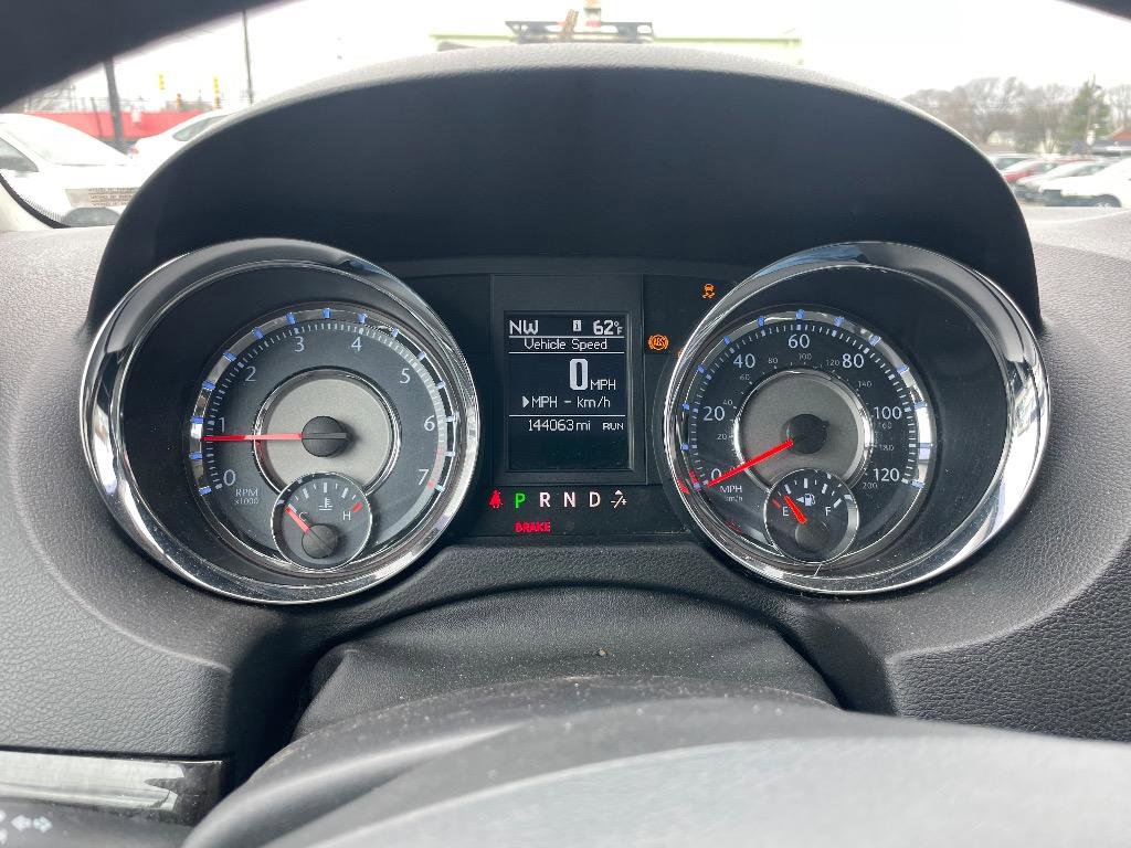 Used 2011 Chrysler Town & Country Touring image 15