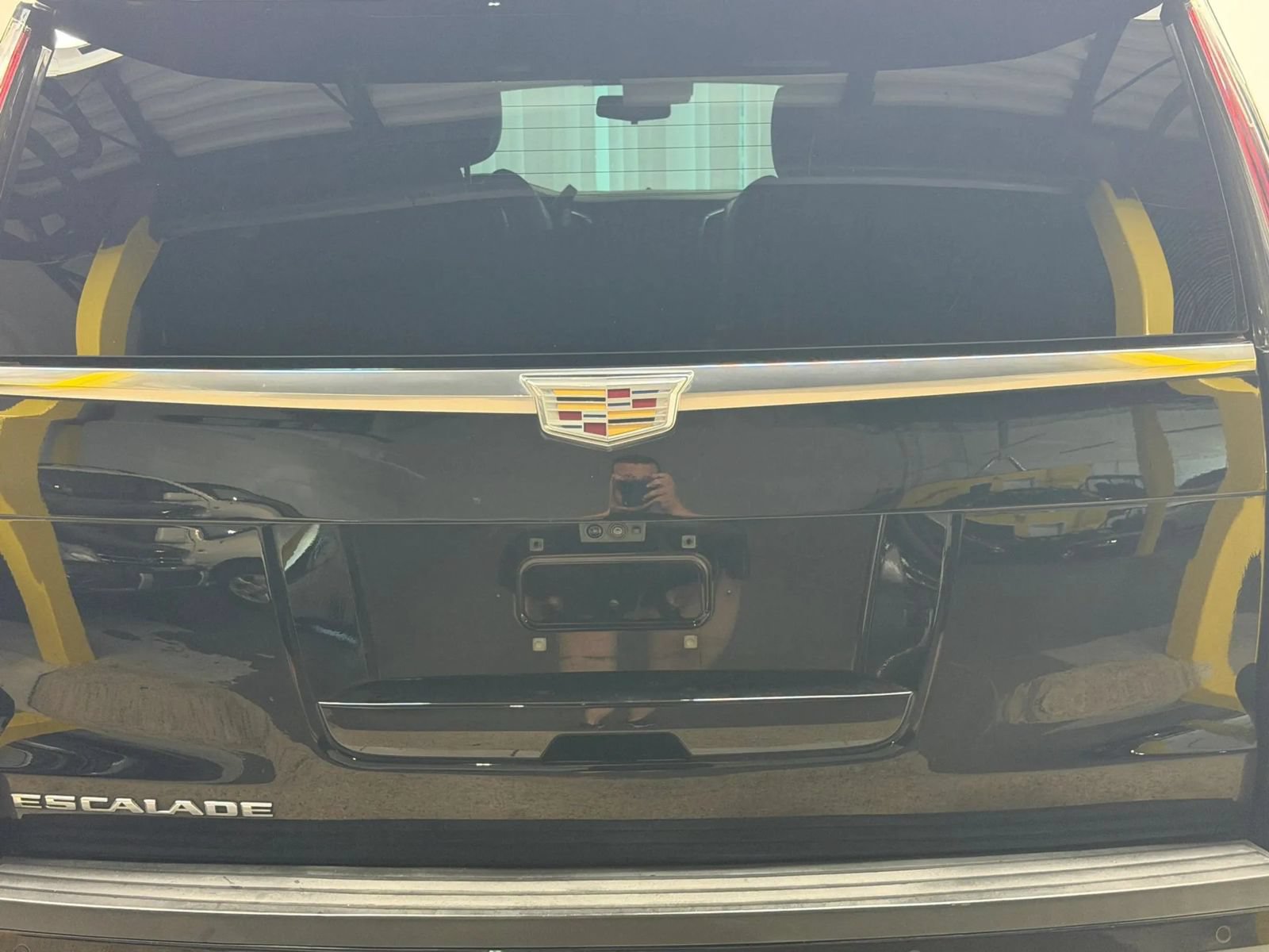 Used 2019 Cadillac Escalade Platinum AWD/4WD image 11
