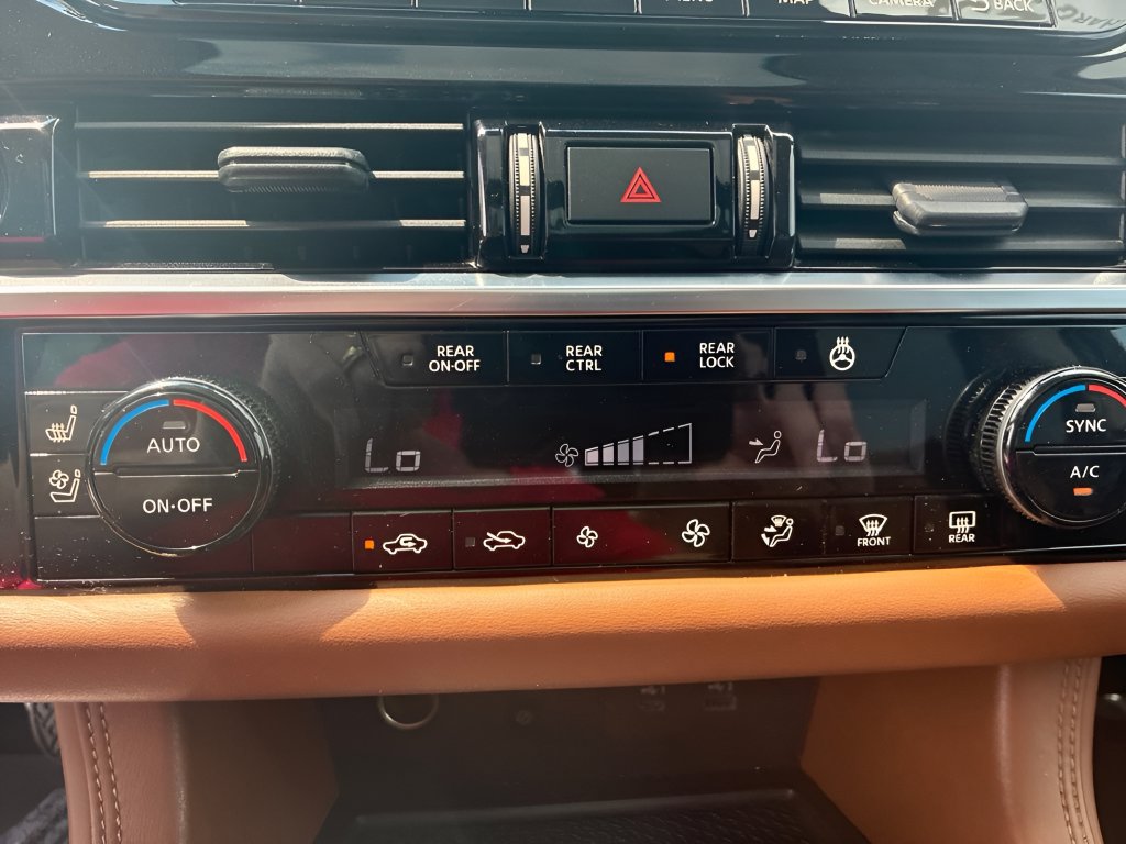 Used 2023 Nissan Pathfinder Platinum AWD/4WD image 29