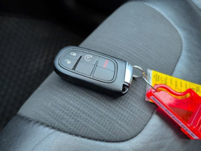 Used 2018 Jeep Cherokee Latitude Plus w/ Cold Weather Group image 6