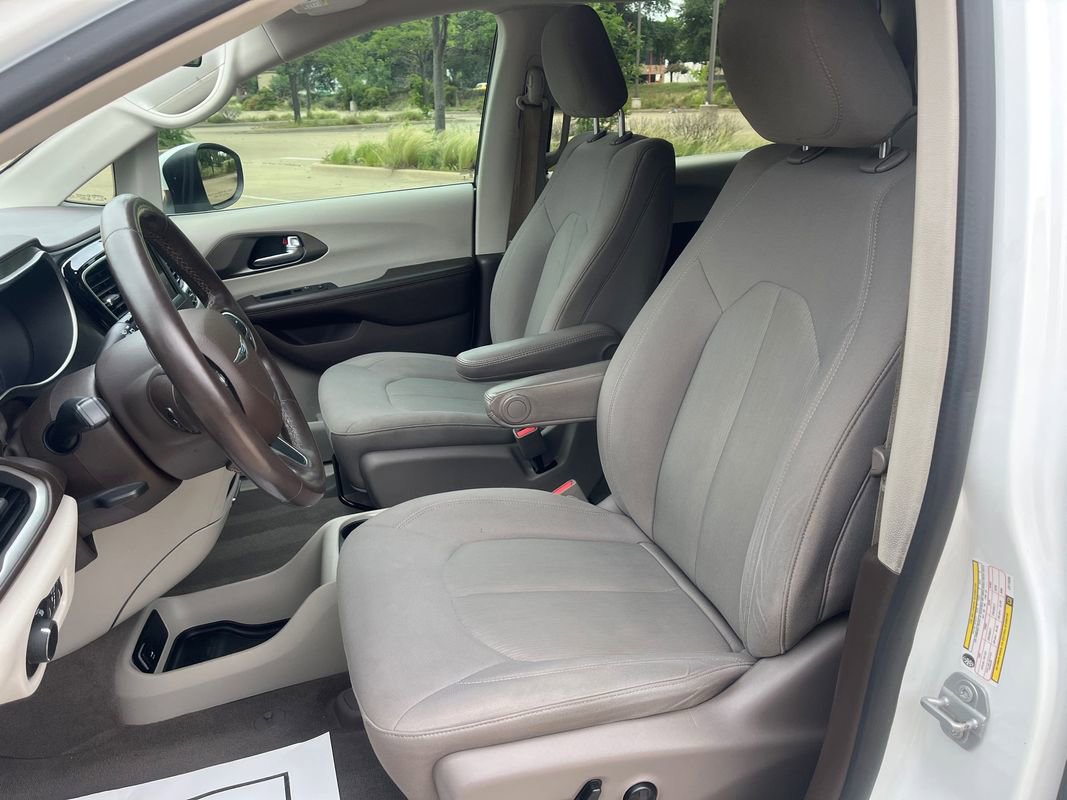 Used 2020 Chrysler Voyager LX w/ Cold Weather Group image 18