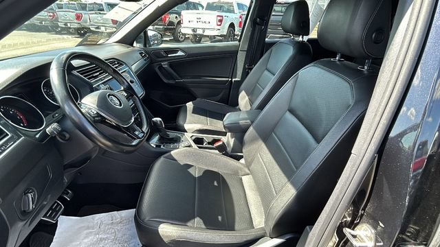 Used 2020 Volkswagen Tiguan SE R-Line AWD/4WD image 17