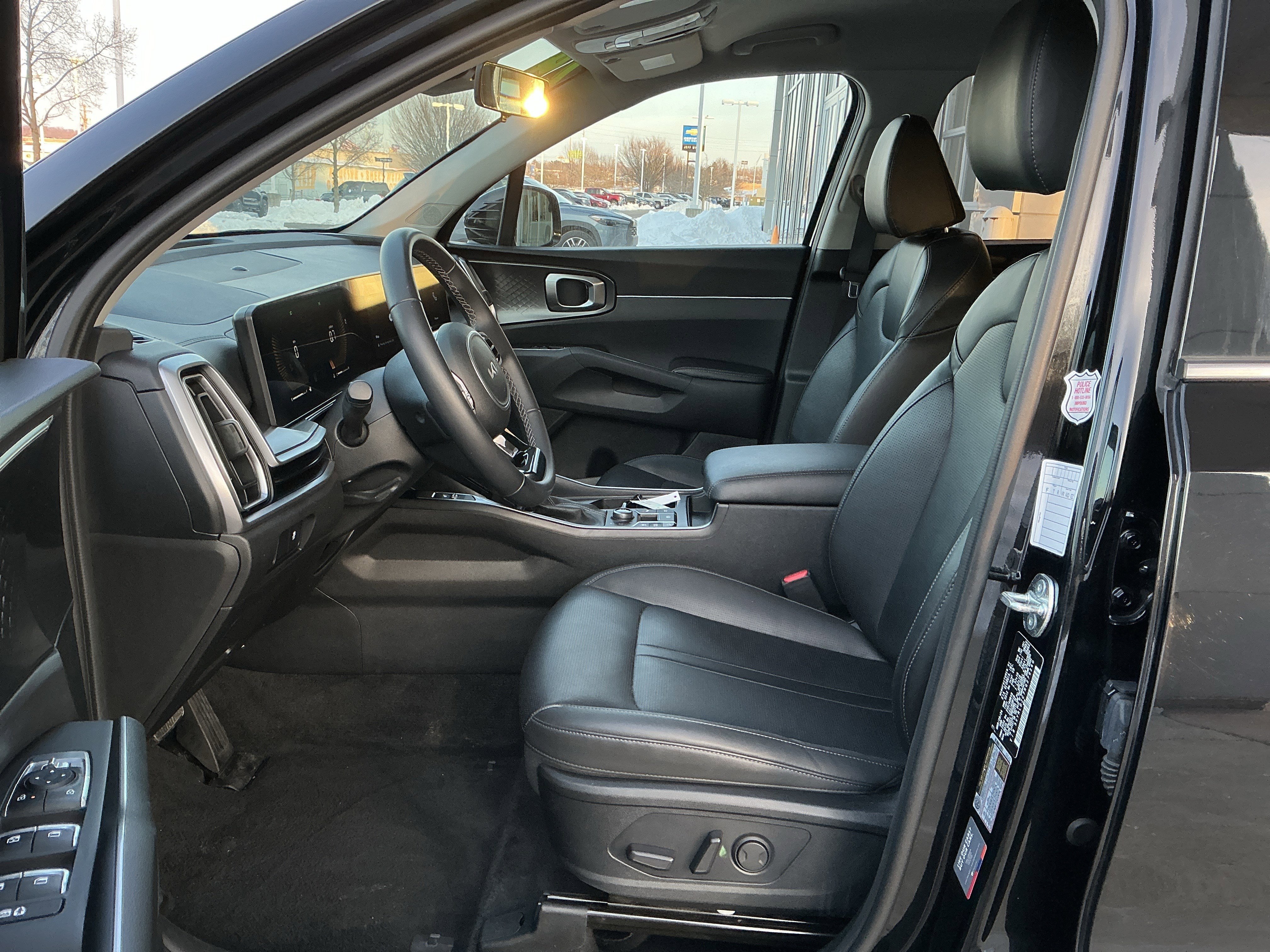 Used 2024 Kia Sorento S image 7