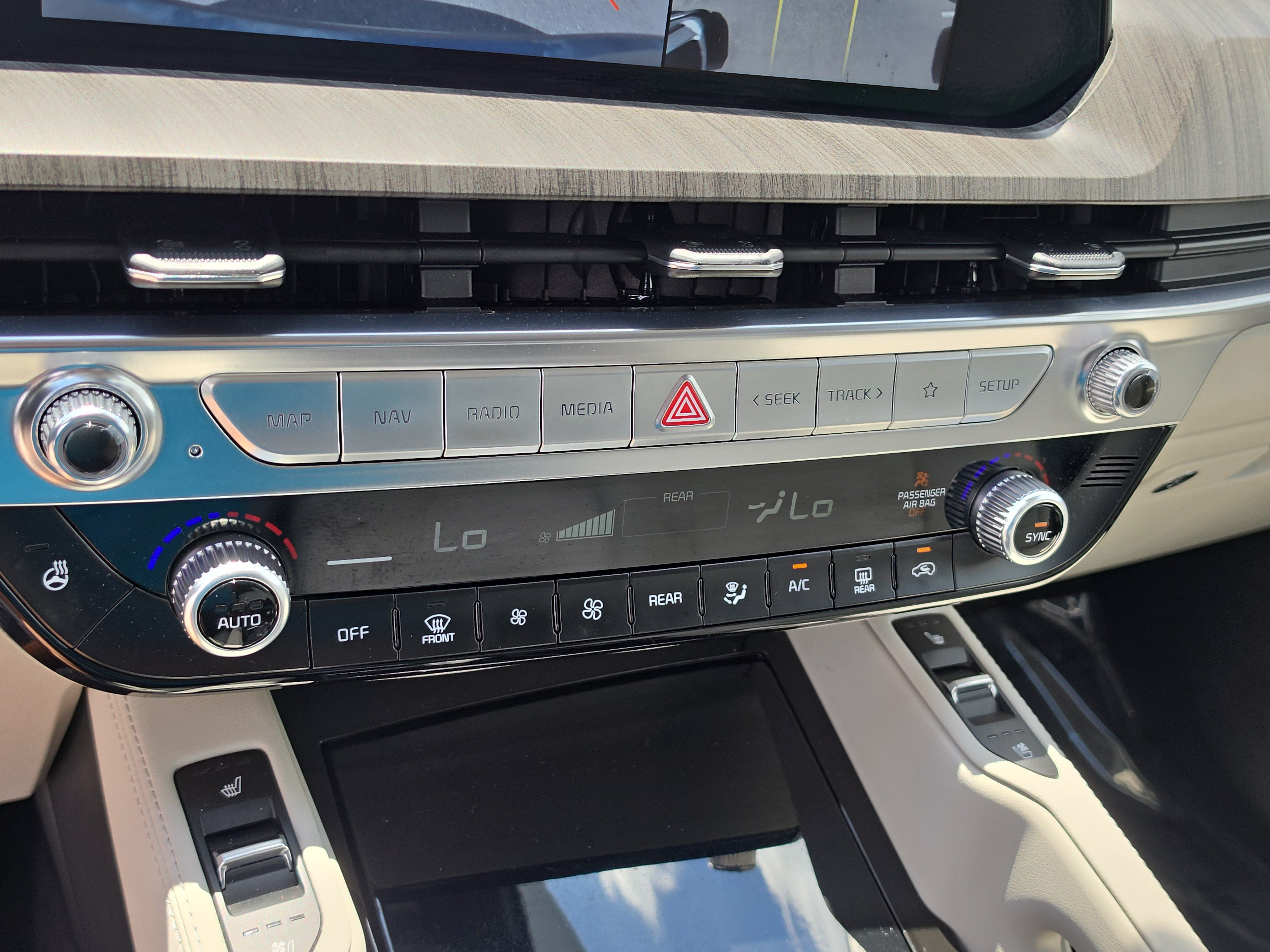 Certified 2024 Kia Telluride SX Prestige AWD/4WD image 27
