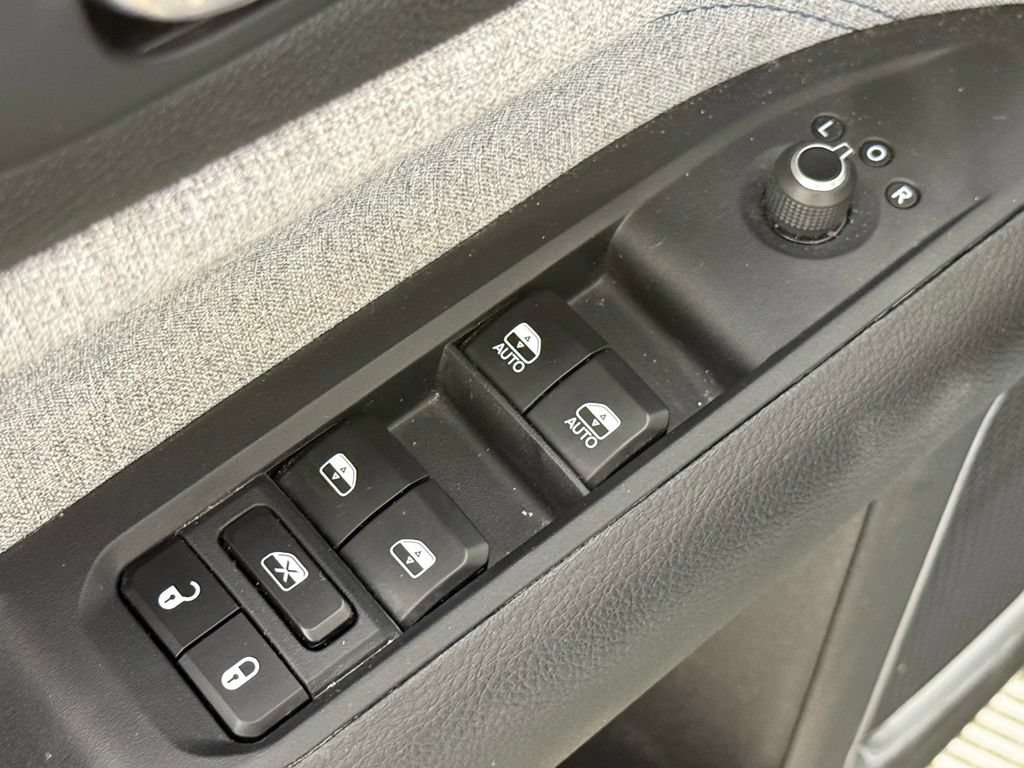 Used 2025 Jeep Compass Latitude AWD/4WD image 14