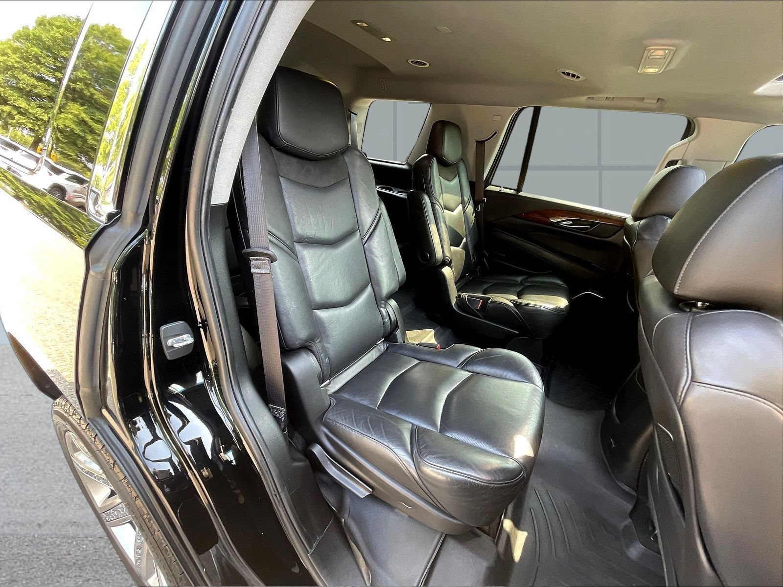 Used 2019 Cadillac Escalade Luxury AWD/4WD image 25