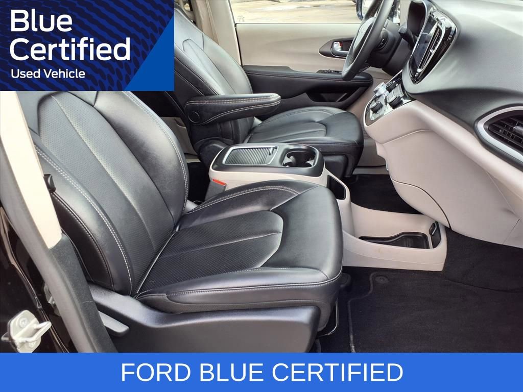Used 2024 Chrysler Pacifica Touring-L FWD image 30