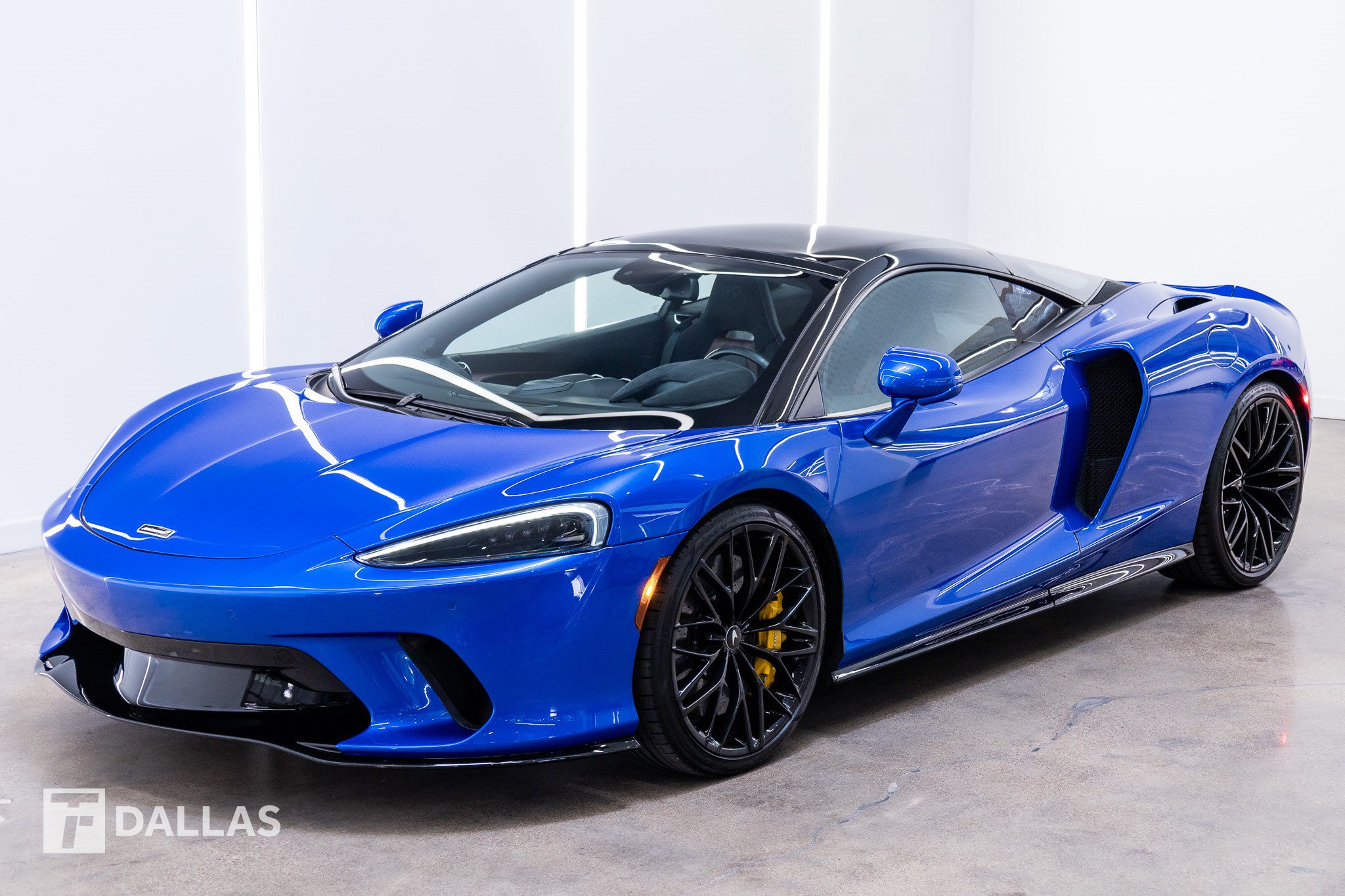 Used 2023 McLaren GT RWD image 2