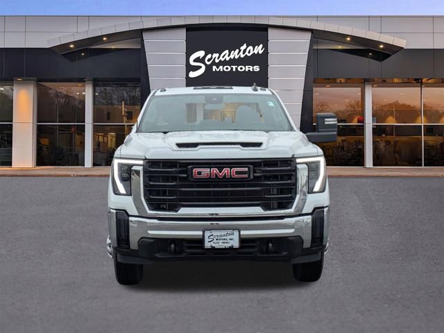 Used 2024 GMC Sierra 3500 Pro w/ Convenience Package image 8