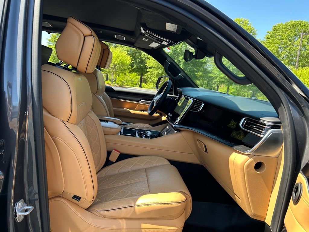 Used 2024 Jeep Grand Wagoneer Series III w/ Rear Seat Video Group 1 AWD/4WD image 58