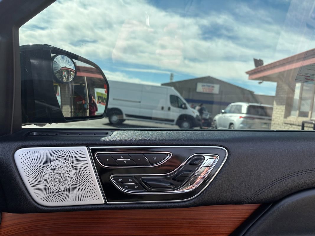 Used 2019 Lincoln Navigator Reserve image 22
